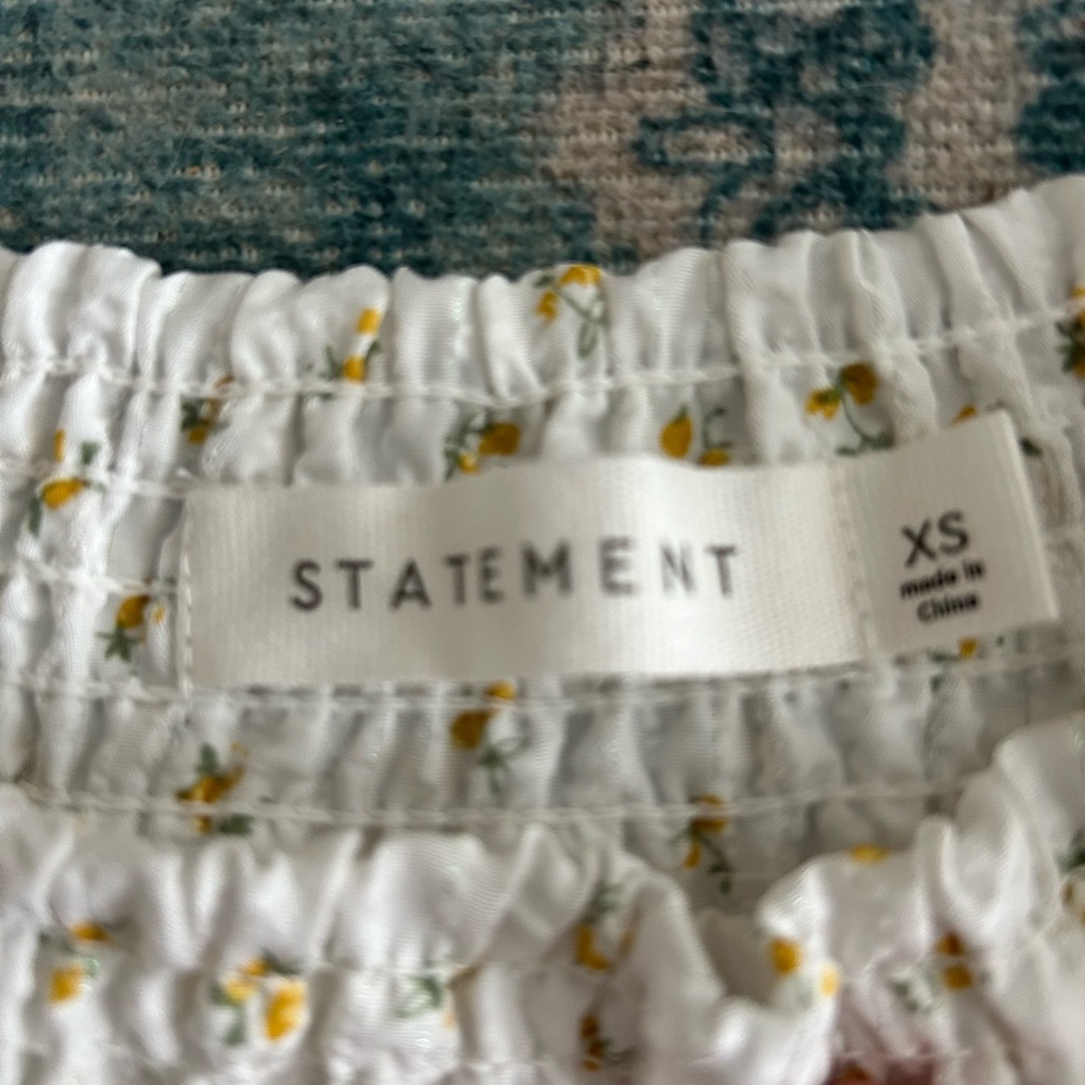 Lemon lace skirt size extra small